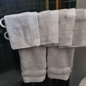 NWOT guest room towels